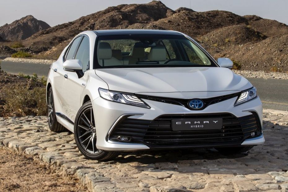 Toyota Camry HEV (2018-2024) Front Cross Side View
