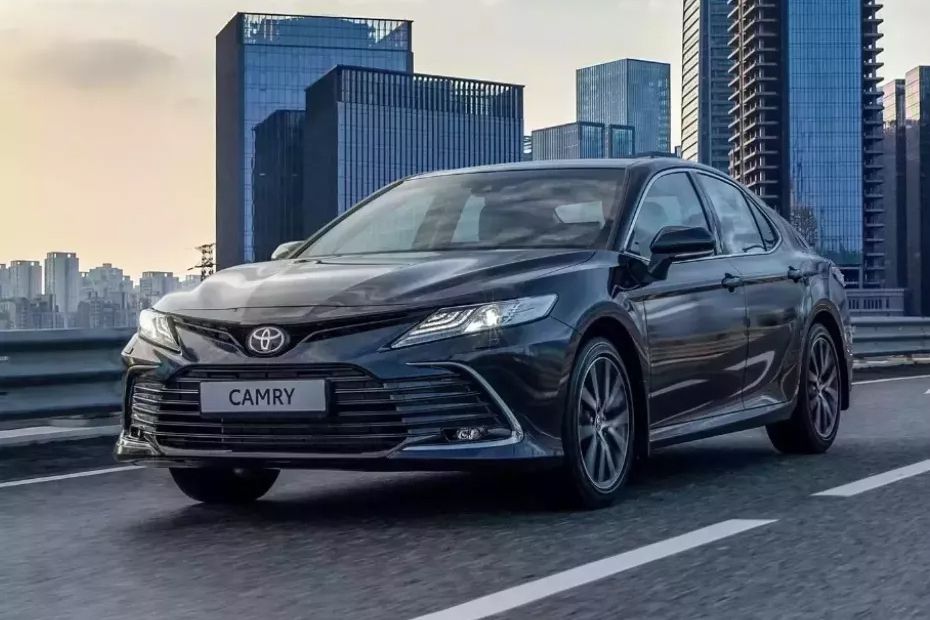 Toyota Camry HEV (2018-2024) Side Medium View