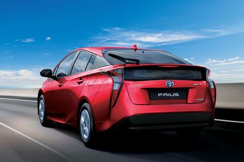 Rear Cross Side View of Toyota Prius (2017-2022)