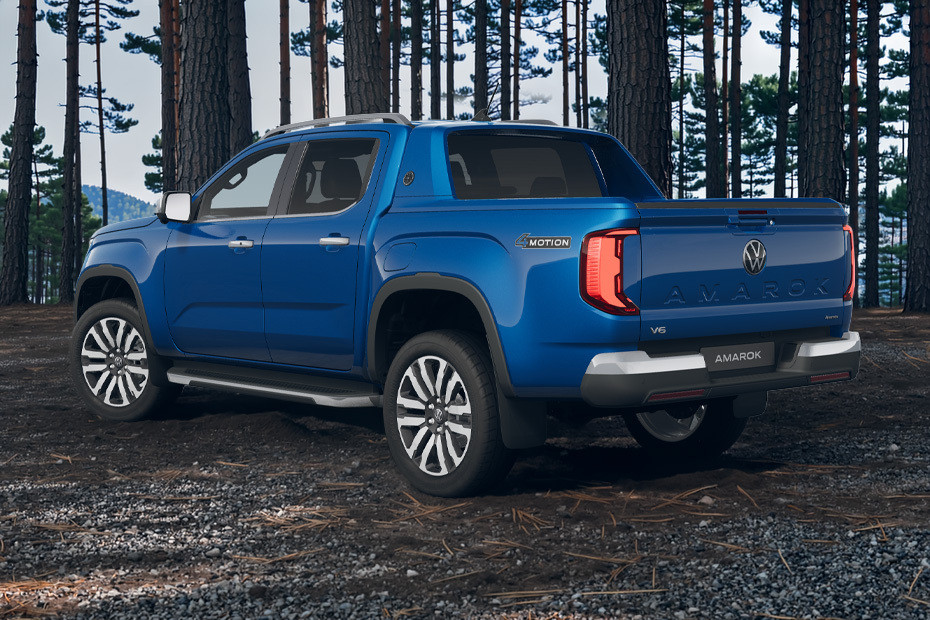 Rear Cross Side View of Volkswagen Amarok