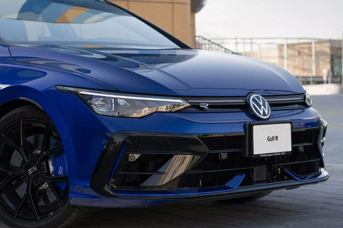 Golf R Grille View