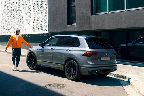 Rear Medium View of Volkswagen Tiguan (2022-2024)