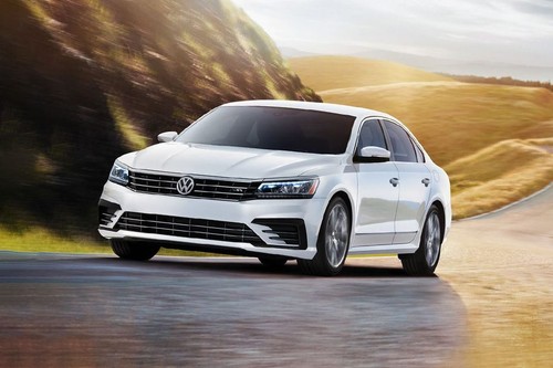 Passat (2022-2023) Front angle low view