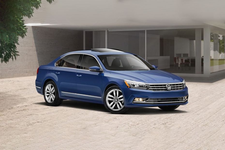 Volkswagen Passat (2022-2023) Front Cross Side View