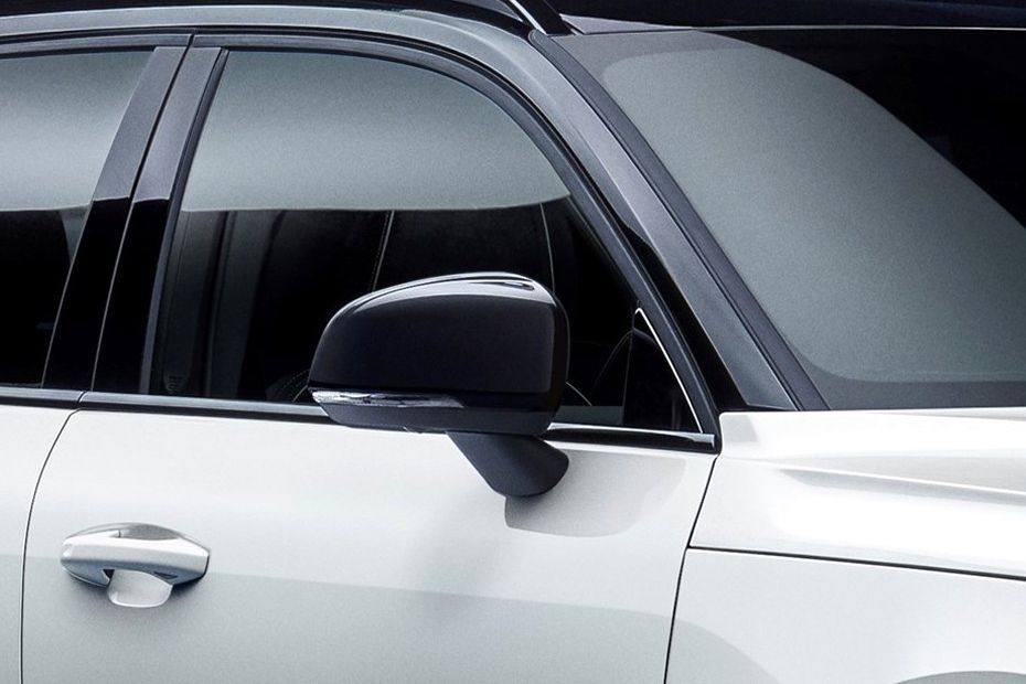 Volvo XC40 (2018-2022) Drivers Side Mirror Front Angle