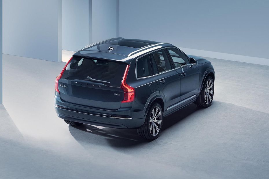 XC90 (2022-2024) Rear angle view