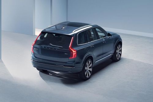 XC90 (2022-2024) Rear angle view