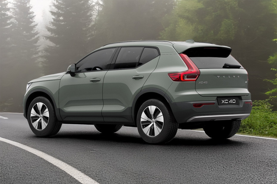 Rear Cross Side View of Volvo XC40