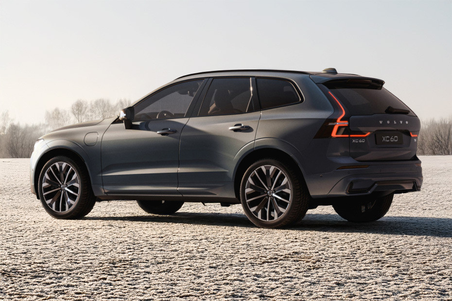 Rear Cross Side View of Volvo XC60
