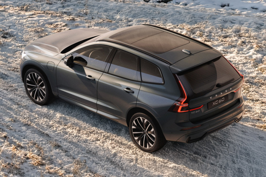 Rear Medium View of Volvo XC60