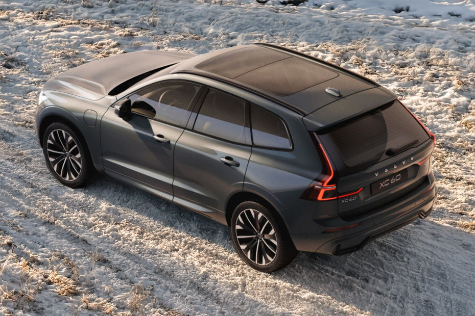 Rear Medium View of Volvo XC60