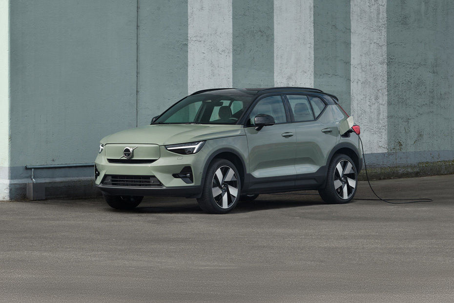 XC40 Recharge Front angle low view
