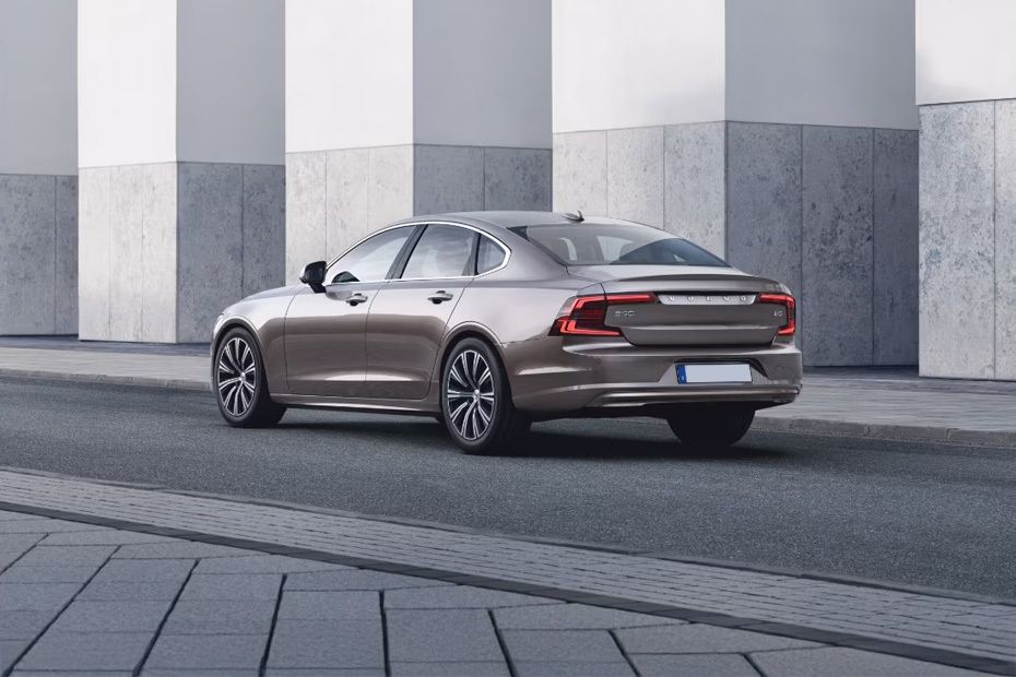 Rear Medium View of Volvo S90 (2024-2025)