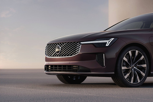 S90 2026 Grille View