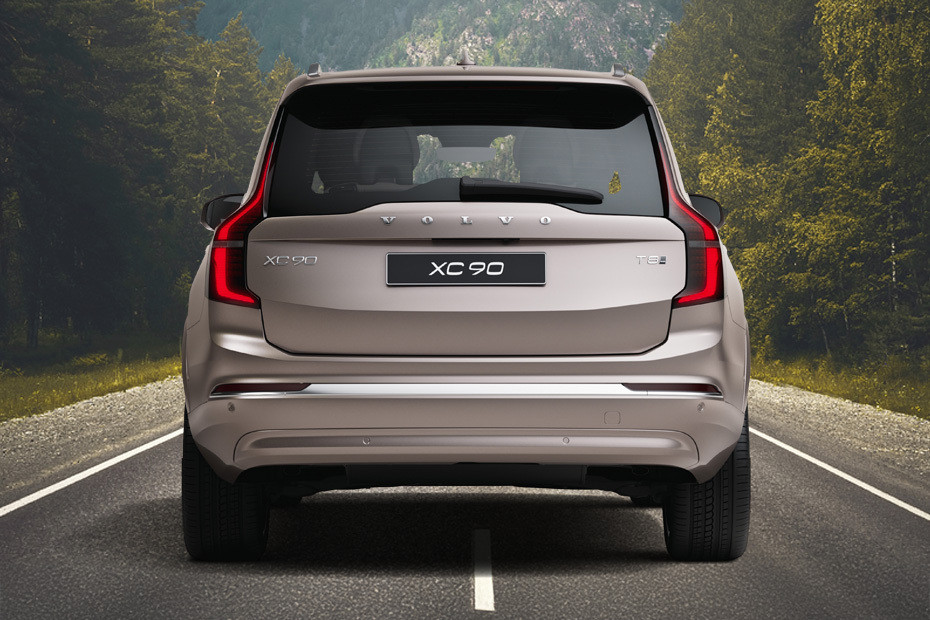 Full Rear View of Volvo XC90