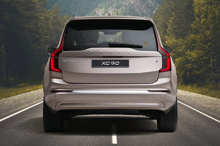 Full Rear View of Volvo XC90