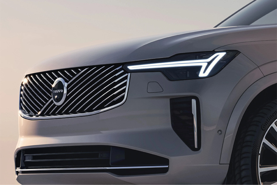 XC90 Grille View