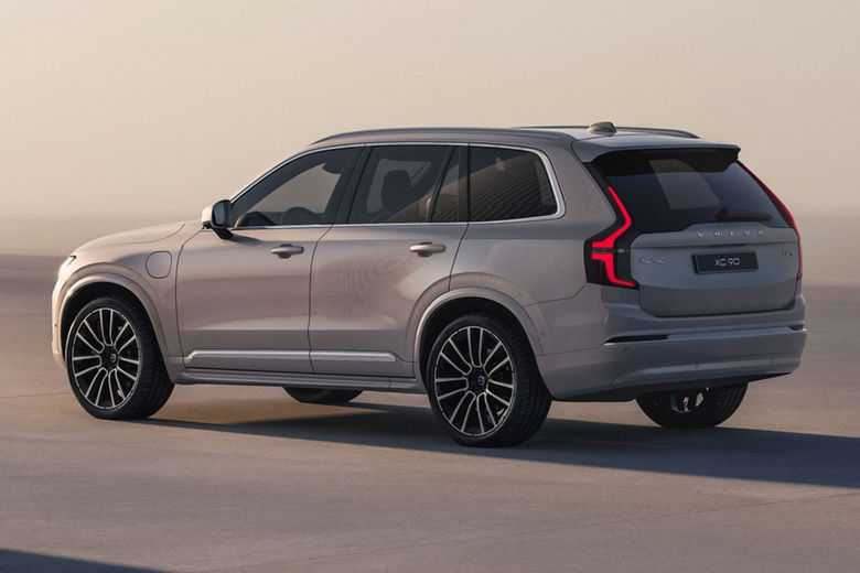 Rear Cross Side View of Volvo XC90