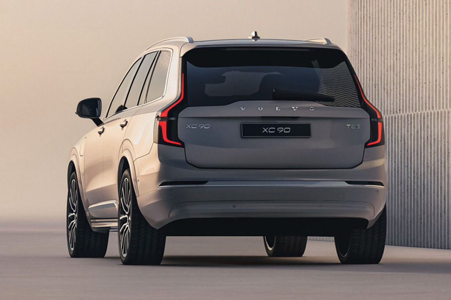 Rear Medium View of Volvo XC90