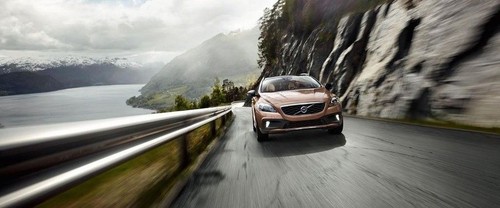 V40 Cross Country Medium Angle Front View