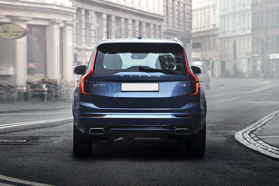 Full Rear View of Volvo XC90 (2022-2022)
