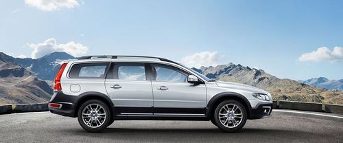 Volvo XC70 (2022-2023) Drivers Sideview