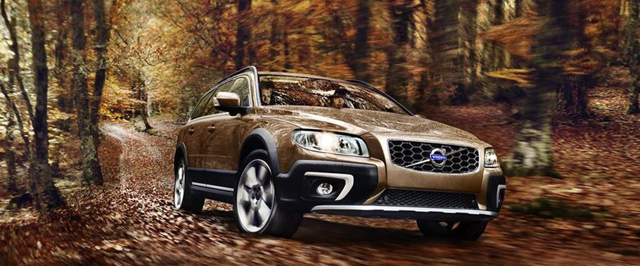 Volvo XC70 (2022-2023) Front Medium View