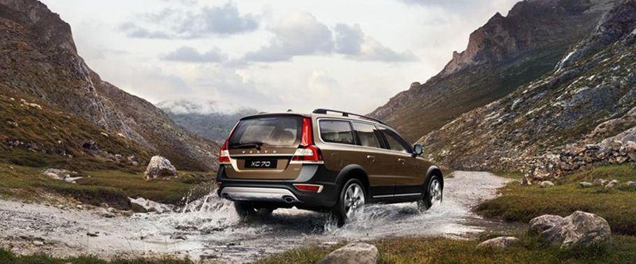 XC70 (2022-2023) Rear angle view