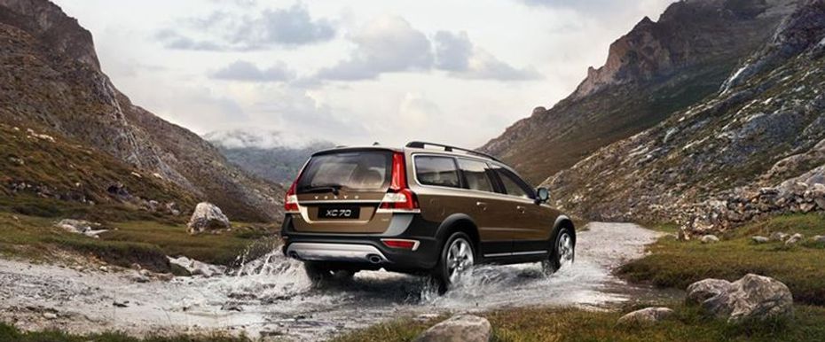 XC70 (2022-2023) Rear angle view