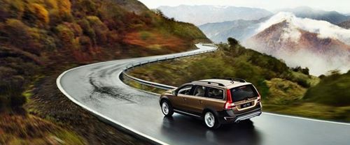 Rear Cross View of Volvo XC70 (2022-2023)