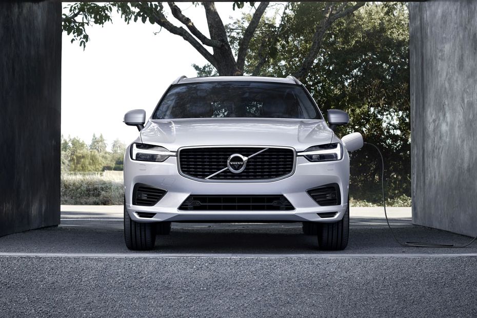 Full Front View of XC60 (2022-2022)