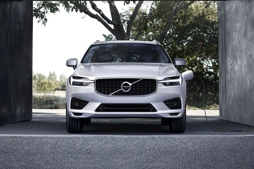 Full Front View of XC60 (2022-2022)