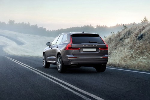 Rear Cross Side View of Volvo XC60 (2022-2022)