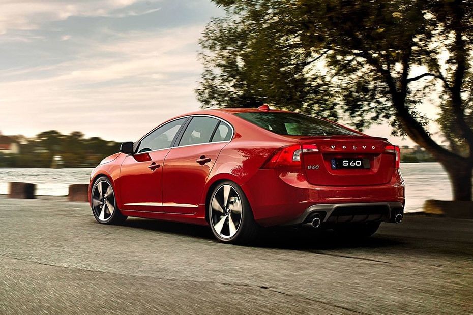 Rear Cross Side View of Volvo S60 (2021-2023)