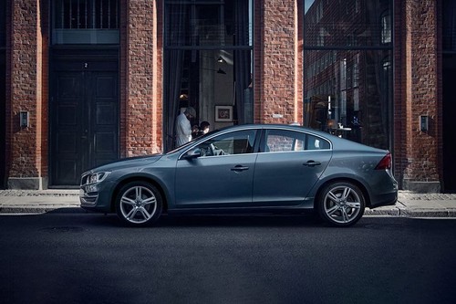 S60 (2021-2023) Side view