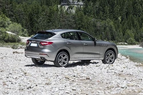 Maserati Levante (2017-2022) Front Cross Side View