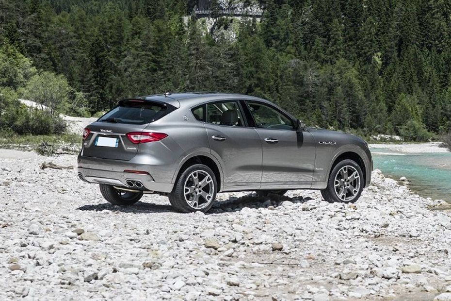 Maserati Levante (2017-2022) Front Cross Side View