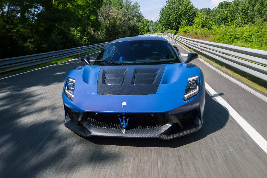 Full Front View of GT2 Stradale