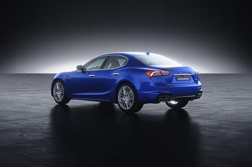 Rear Cross Side View of Maserati Ghibli