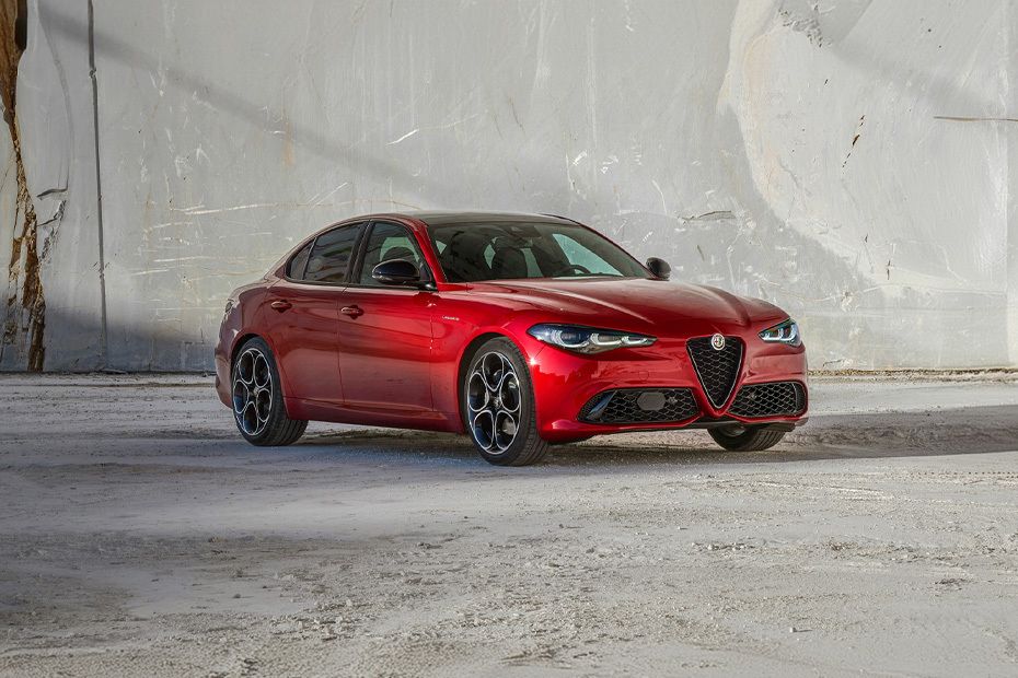 Alfa Romeo Giulia Front Medium View