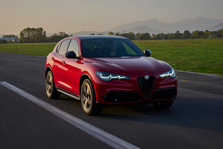 Alfa Romeo Stelvio Front Medium View