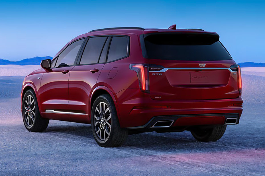 Rear Cross Side View of Cadillac XT6
