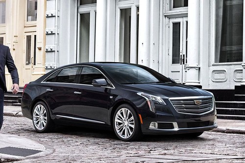 Cadillac XTS Front Cross Side View