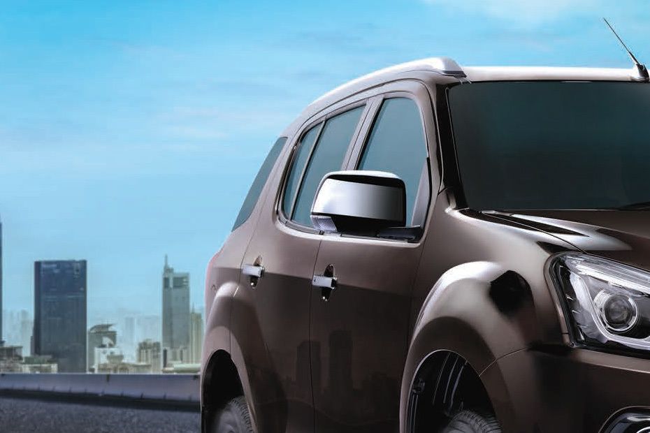 Isuzu Mu-X (2020-2023) Drivers Side Mirror Front Angle