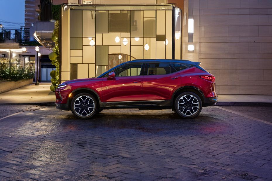 Chevrolet Blazer Full Side View