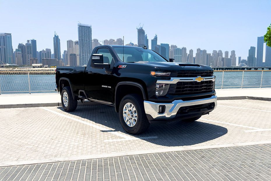 Chevrolet Silverado HD Front Medium View