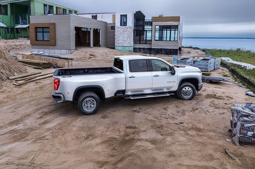 Chevrolet Silverado HD Full Side View