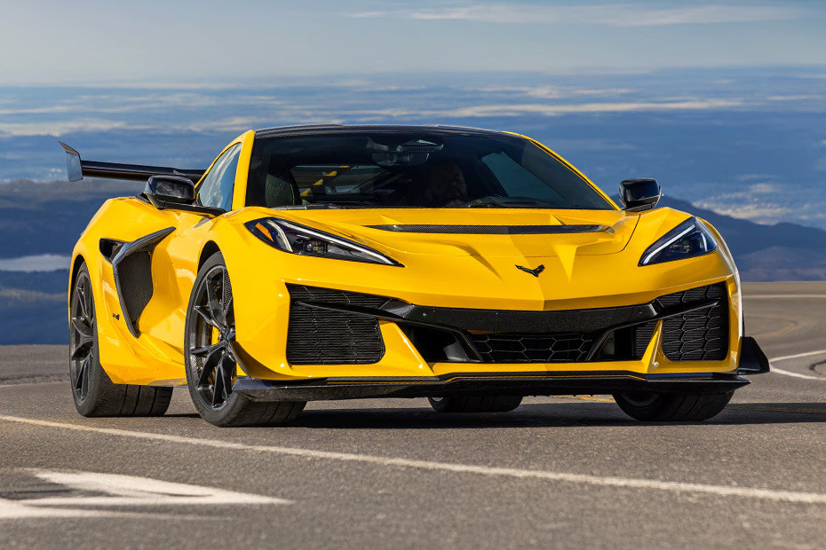 Chevrolet CORVETTE ZR1 Front Cross Side View