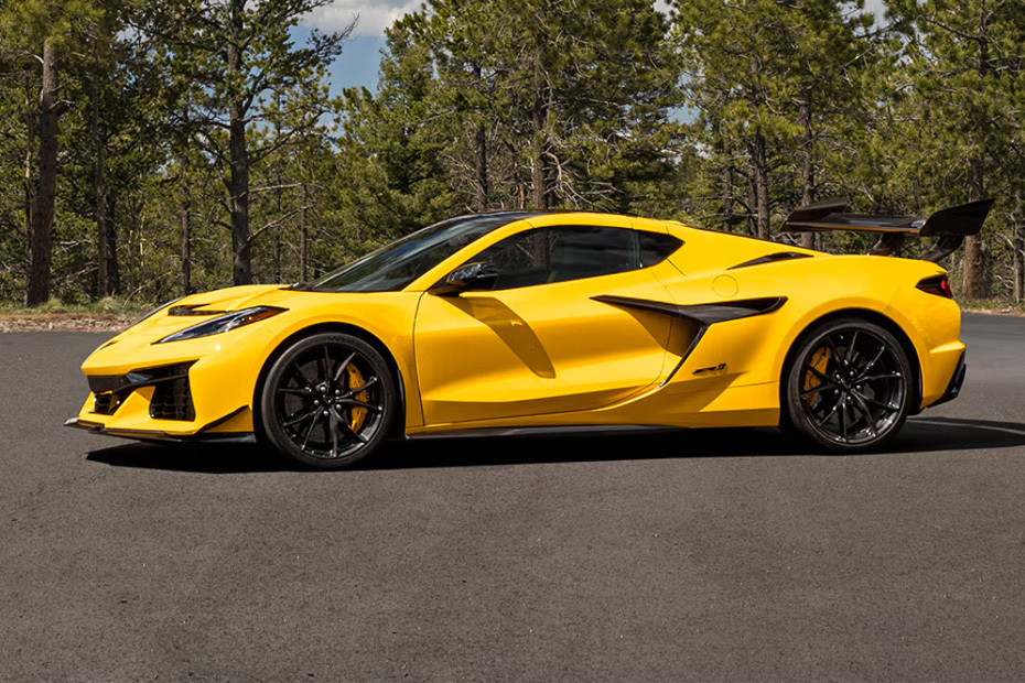 CORVETTE ZR1 Side view