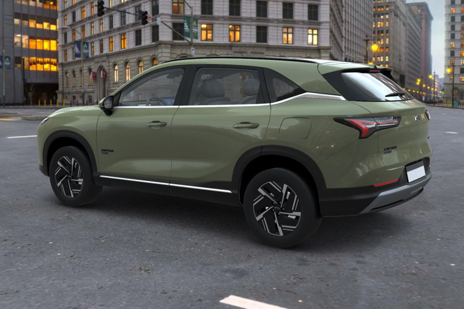 Rear Cross View of Chevrolet Captiva Phev